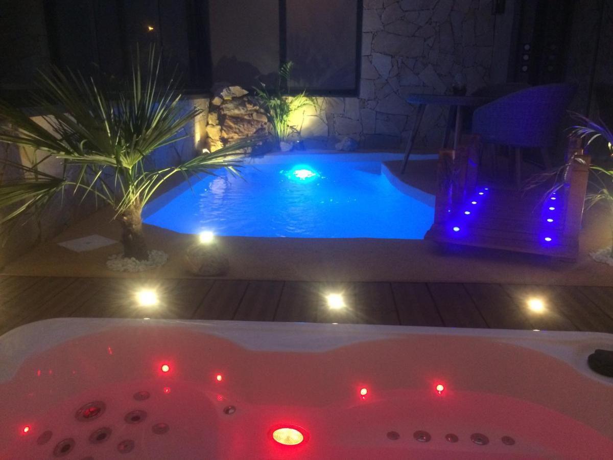 Suite with Private Pool,1032399251:JPEG